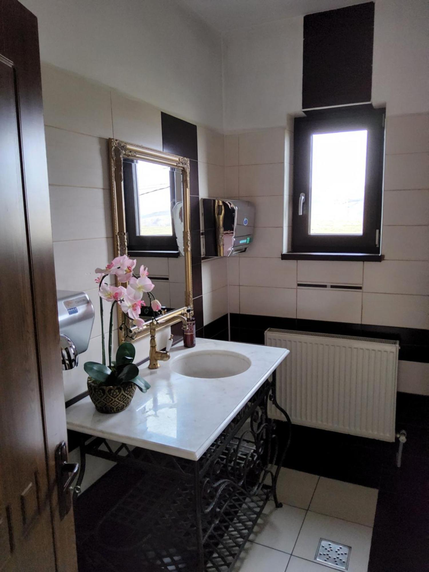 Pensiunea Casa Moldoveana Piatra Neamţ Exterior foto